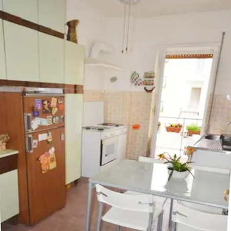 22people + Large Terrace + Subway